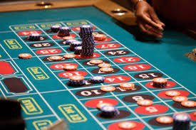 Infinite Blackjack live dealer table on unoslot login showing multiple player hands and shared shoe